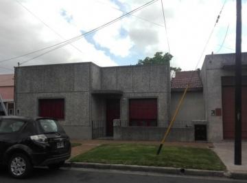 Casa · 110m² · 4 Ambientes · Casa en Venta en Ramos Mejia Sur Retasada, Muy Buen Precio