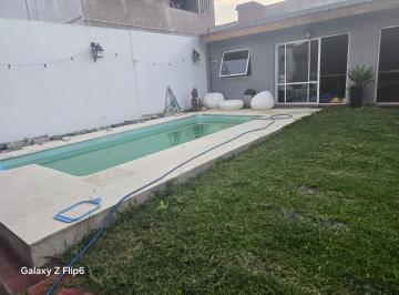 Casa de 3 ambientes, La Matanza · Oportunidad Bajo El Precio Casa de 3 Ambientes Excelente Quincho, Pileta Reciclada Totalmente a Nueva