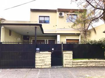Casa · 250m² · 4 Ambientes · Casa - Ituzaingó Norte