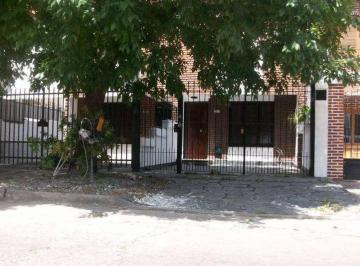 Casa de 3 ambientes, Morón · Duplex en Venta en Barrio Guemes