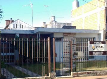 Casa · 205m² · 3 Ambientes · 1 Cochera · Casa en Venta en Moron Sur