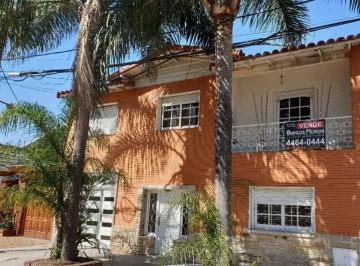 Casa · 200m² · 4 Ambientes · 1 Cochera · Chalet de 4 Ambientes 3 Dorm. en Suite Oportunidad
