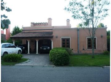 Casa · 205m² · 4 Ambientes · 2 Cocheras · Muy Buena Casa en Venta en Barrio Privado Buen Retiro, Pilar