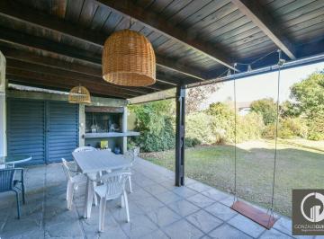 Casa · 193m² · 6 Ambientes · 2 Cocheras · Casa de 4 Dorm. en Venta Parrillero Galería Jardín Fisherton