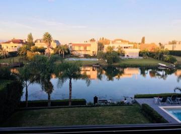 Casa · 410m² · 6 Ambientes · 4 Cocheras · Impecable Casa en Venta en Cabos del Lago