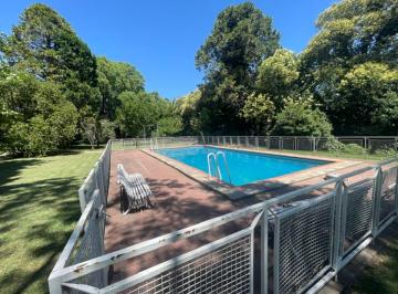 Quinta vacacional de 8 ambientes, Ezeiza · Casa Quinta de 6 Ambientes con Pileta en Alquiler Vacacional Ezeiza.