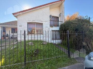 Casa · 180m² · 4 Ambientes · Venta Casa Castelar 4 Ambientes