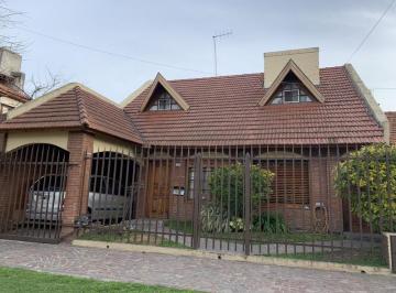 Casa · 190m² · 4 Ambientes · 1 Cochera · Casa - Lomas de Zamora