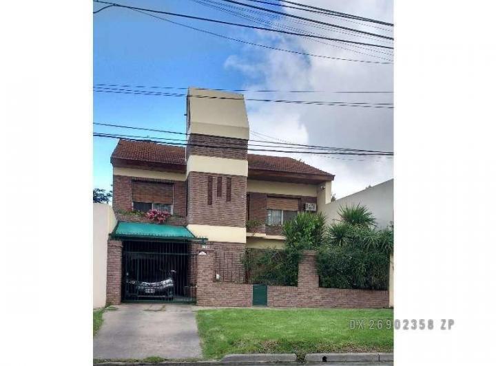 Casa · 300m² · 5 Ambientes · 1 Cochera