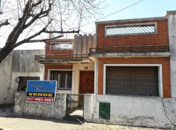 PH de 3 ambientes, Morón · Moron Central - Casa Al Frente en P. H. - 3 Ambientes - a Reciclar