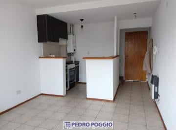 Departamento · 70m² · 2 Ambientes · 1 Cochera · Triplex con Cochera y Patio
