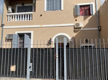 Casa · 230m² · 4 Ambientes · 2 Cocheras · Banfield! Excelente E Impecable Chalet 2 Plantas 3 Dorm