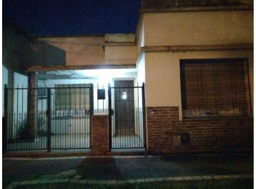Casa · 191m² · 4 Ambientes · Casa en Excelente Ubicacion Acepta Permuta!