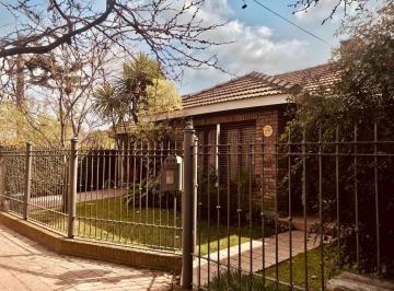 Casa de 3 ambientes, Almirante Brown · Chalet con Excelente Ubicación en Adrogue
