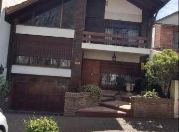 Casa de 4 ambientes, San Isidro · Chalet con Detalles de Categoria