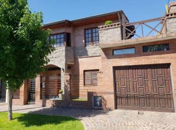 KNK-KNK-1497_2 · Chalet 7 Ambientes Excelente Estado con Piscina Cochera