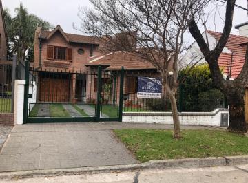 Casa de 4 ambientes, Vicente López · Chalet en Barrio Parque Piscina Quincho Jardin Venta con Renta