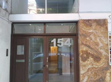 Frente · Impecable Oficina/consultorio en Centro de San Isidro. Excelente Estado. Amoblada