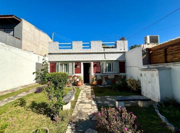Casa · 120m² · 4 Ambientes · 4 Cocheras · Casa - Temperley Este