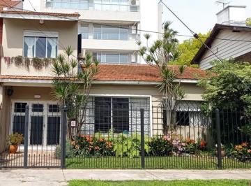 Casa · 127m² · 5 Ambientes · 1 Cochera · Casa - Adrogue