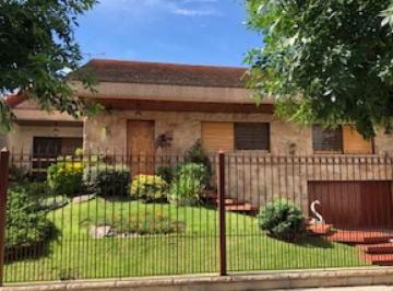 Casa · 730m² · 4 Ambientes · 3 Cocheras · Chalet en Venta en Villa Sarmiento