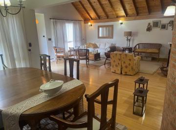 Casa en venta ubicada en Ramos Mejía, ideal para familias. Cuenta con 3 dormitor · Casa con 3 Dorm. de 300 m² en Venta en Ramos Mejía