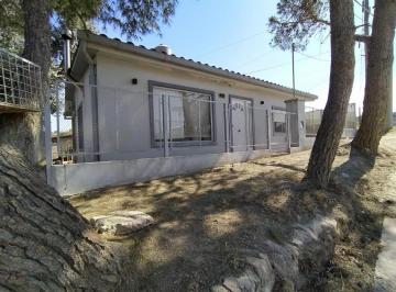 Casa · 215m² · 3 Ambientes · Se Vende Casa en Villa del Lago con Departamento