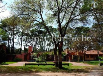 Casa de 10 ambientes, Cariló · Propiedad en Venta en Cariló en Una Sola Planta 6 Dorm y Depto 2 Amb - 1144