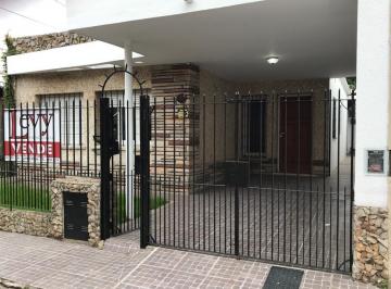 Casa de 3 ambientes, Morón · Casa 3 Ambientes Estilo Americano en Venta - Zona Villa Sarmiento