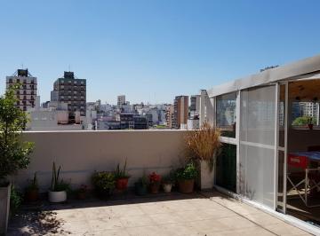 Terraza con parrilla · Excelente 3 Amb, con Terraza Propia y Cochera Fija - Tomo Depto en Forma de Pago.