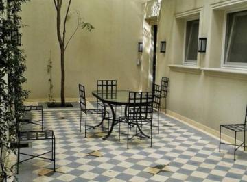 Casa · 600m² · 6 Dormitorios · 3 Cocheras · Retasada, Bajo Precio. Barrio Parque. Importante Casa de Gran Categoria, Integramente Reciclada a Nu