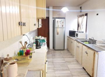 Casa de 8 ambientes, Guaymallén · Casa en Barrio Santa Ana - Dos Plantas - Patio