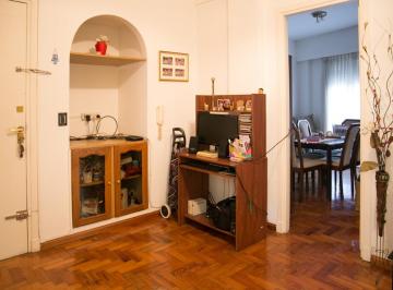 Departamento · 51m² · 3 Ambientes · Excelente 3 Amb Fte con Balcon Reciclado Cerca Parque