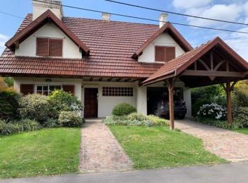 Casa · 260m² · 5 Ambientes · 3 Cocheras · Hermosa Casa en Venta en Country Venado II