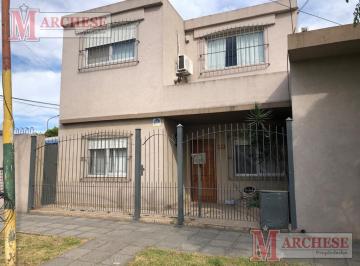 Casa · 200m² · 4 Ambientes · 2 Cocheras · Casa 4 Ambientes en Venta en Ituzaingó