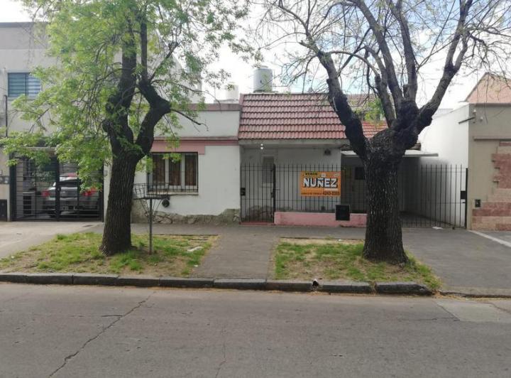 Casa · 180m² · 5 Ambientes · 3 Cocheras