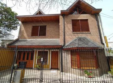 Casa de 4 ambientes, Quilmes · Chalet de Categoría en Bernal Oeste
