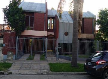 Casa · 380m² · 4 Ambientes · 1 Cochera · Chalet 4 Ambientes Ituzaingo Apto Crédito