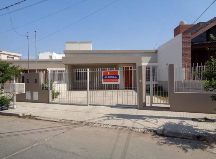 Casa · 120m² · 4 Ambientes · 2 Cocheras