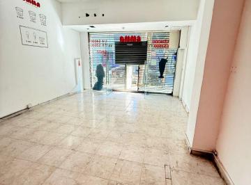 Local comercial · 40m² - PELAY PROPIEDADES · En Alquiler Local Comercial de 9x4 en Excelente Ubicacion en Lanus