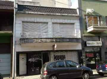 Casa · 242m² · 8 Ambientes · Casa en Venta en Lanus Este