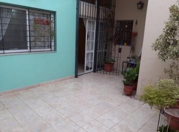 PH de 3 ambientes, Avellaneda · PH 3 Amb. con Patio - Centrico - Zona Comercial