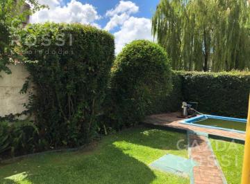 Casa · 175m² · 4 Ambientes · 3 Cocheras · Casa - Adrogue