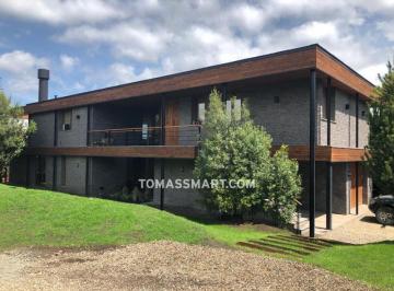 Casa · 420m² · 6 Ambientes · 1 Cochera · Casa - Arelauquen Golf & Country Club