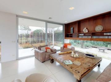 Casa · 307m² · 3 Dormitorios · 1 Cochera · Venta/alquiler Temporal Casa 3 Dorm. en Estancias del Pilar