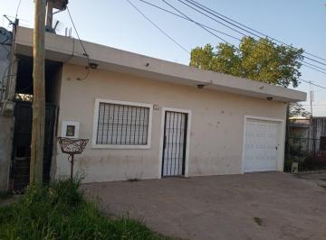 PH de 2 ambientes, Florencio Varela · Venta PH 2 Amb Al Frente con Cochera Sin Expensas.