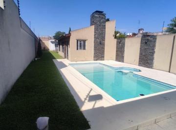 Casa de 4 ambientes, La Matanza · Hermosa Casa 4 Amb Piscina Fondo Libre Venta - Ramos Mejia