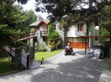 Casa de 8 ambientes, Cariló · Alquiler Casa Cariló con Pileta 9 Personas. Dueño Directo. Temporada 2027
