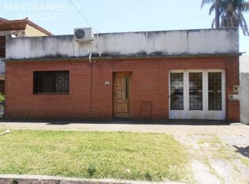 Casa · 130m² · 4 Ambientes · 1 Cochera · Allemandri 1664 - Temperley Este