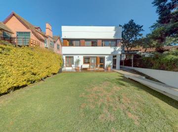 Casa · 130m² · 3 Dormitorios · 3 Cocheras · Excelente Casa de 3 Dorm. en Venta en La Florida. Gran Jardín, Piscina y Vista Parcial Río.